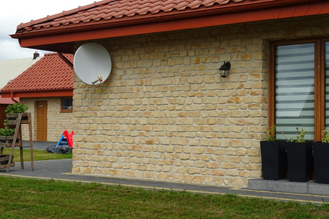 Kamień płytki cegła na elewację domu ściany dom