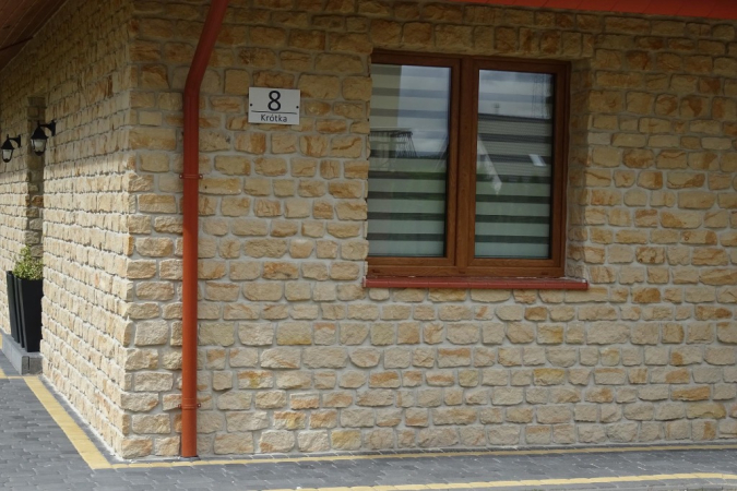 Kamień płytki cegła na elewację domu ściany dom