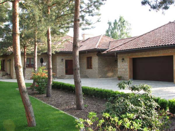 Kamień płytki cegła na elewację domu ściany dom