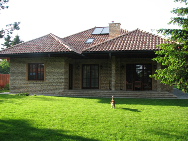 Kamień płytki cegła na elewację domu ściany dom