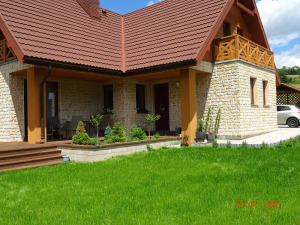 Kamień płytki cegła na elewację domu ściany dom