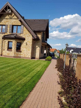 Kamień płytki cegła na elewację domu ściany dom