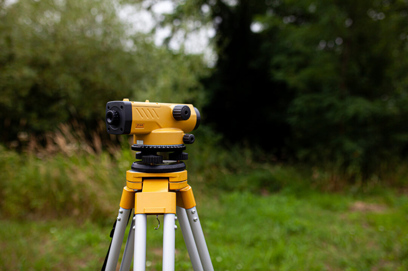 Jakie niwelatory są lepsze do profesjonalnego użytku – optyczne czy laserowe?