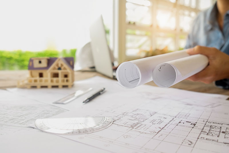 Zarządzanie projektem budowy domu: Jak efektywnie koordynować pracę wykonawców i dostawców materiałów